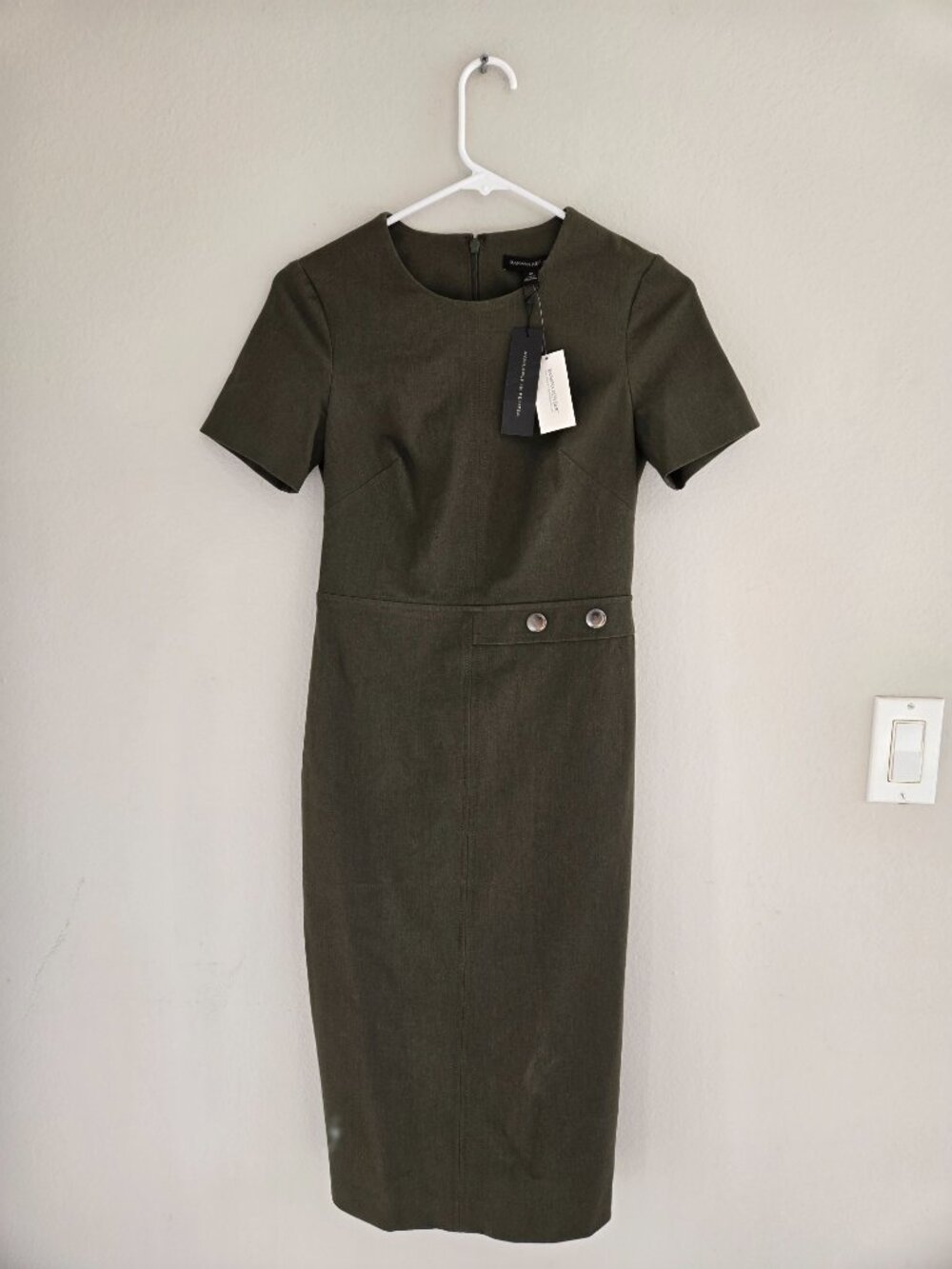 Banana Republic Bi-Stretch Short-Sleeve Sheath Olive Green Dress Button Size O
